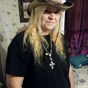 Meet your Posher, Carla